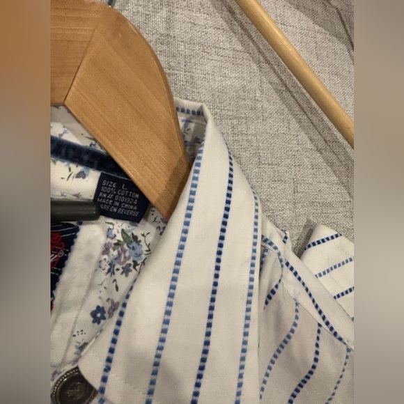 ENGLISH LAUNDRY long sleeve blue white stripe floral KNIGHTS SHIELD shirt. Large - Picture 8 of 16